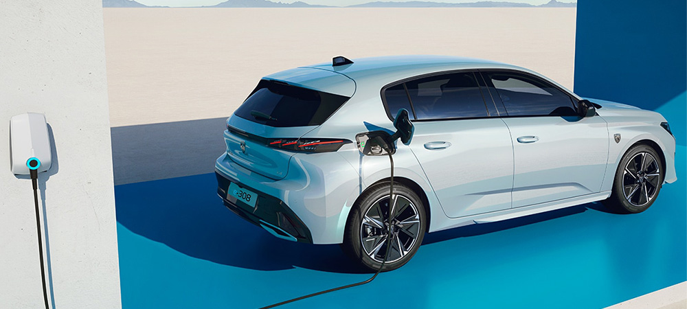 PEUGEOT&nbsp;308 beim laden